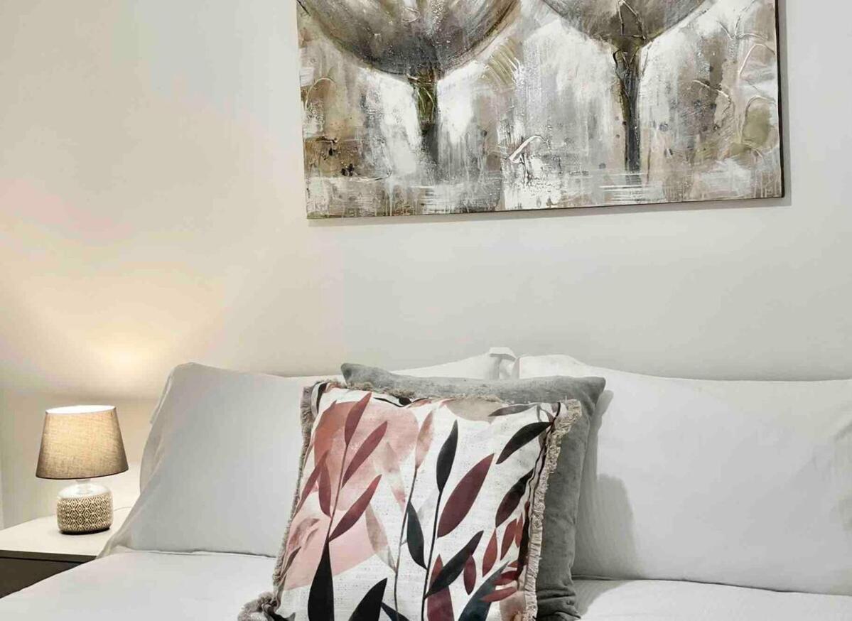 Great Home In Lovely Area With Parking, Sleeps 6 Folkestone Extérieur photo