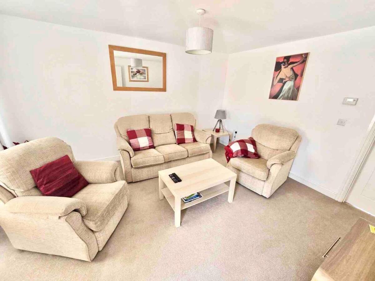 Great Home In Lovely Area With Parking, Sleeps 6 Folkestone Extérieur photo